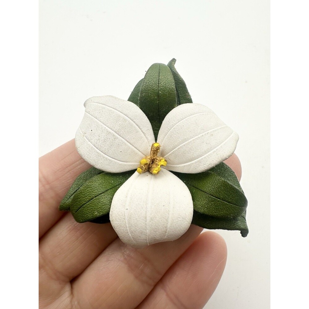 Vintage trillium flower leather brooch pin Flower Retro Made In Canada